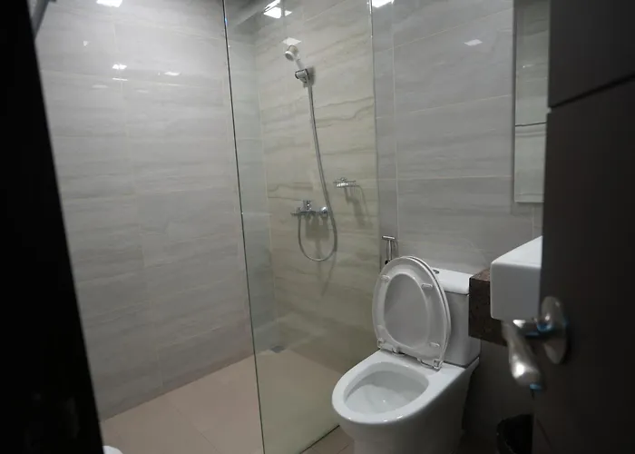 Spacious 3br With Pool Access And View アパート *