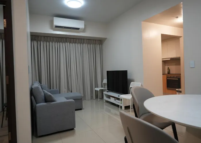 Spacious 3br With Pool Access And View マニラ市