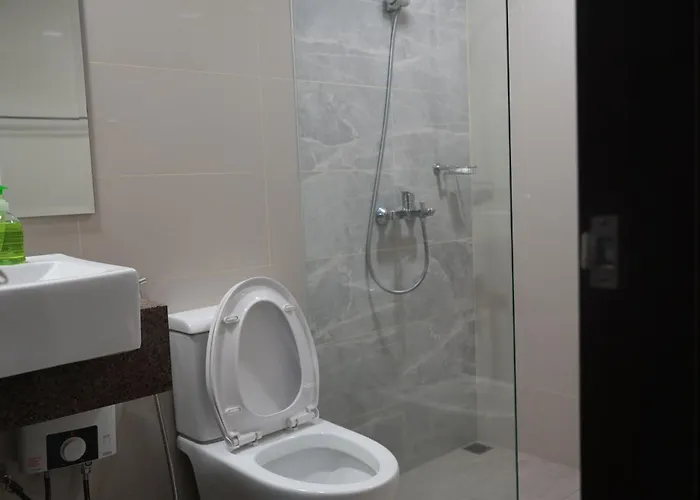 Spacious 3br With Pool Access And View アパート