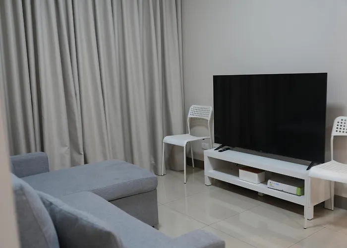 Spacious 3br With Pool Access And View マニラ市