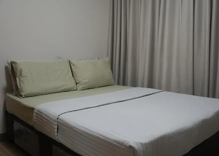 Spacious 3br With Pool Access And View *